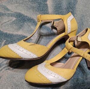 Chase & Chloe Yellow and White Women's T-Strap Heels